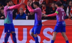 -足球强队联袂出击，共创胜利传奇的简单介绍