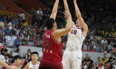 九游体育网页版入口-劲旅互搏！比赛如火如荼，双方你来我往的简单介绍