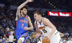 九游体育网页版入口-东部和西部球队在激烈比赛中争夺季后赛名额