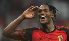 -关于西班牙队殊荣频传，世界杯形势一片大好的信息