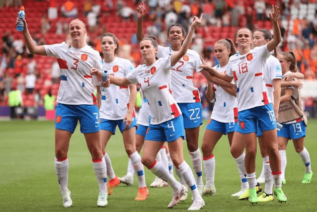 爱尔兰女足前锋大放异彩，连续破门得分！