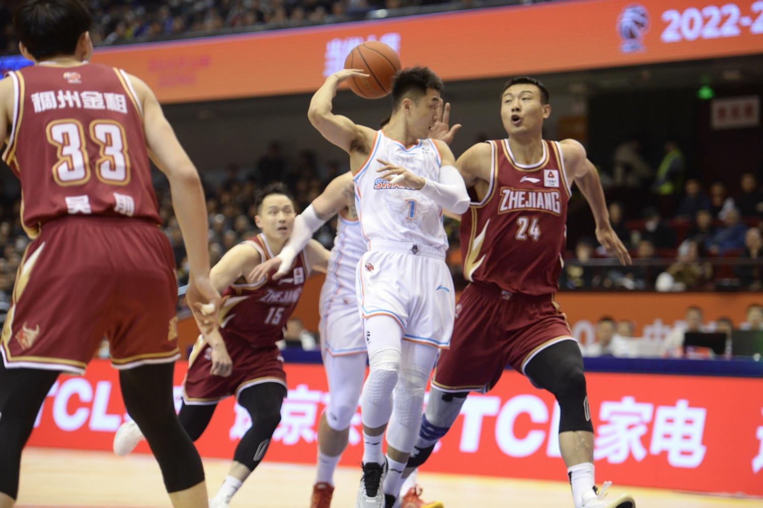 激烈对抗!球员们将为胜利全力以赴 激烈对抗!球员们将为胜利全力以赴