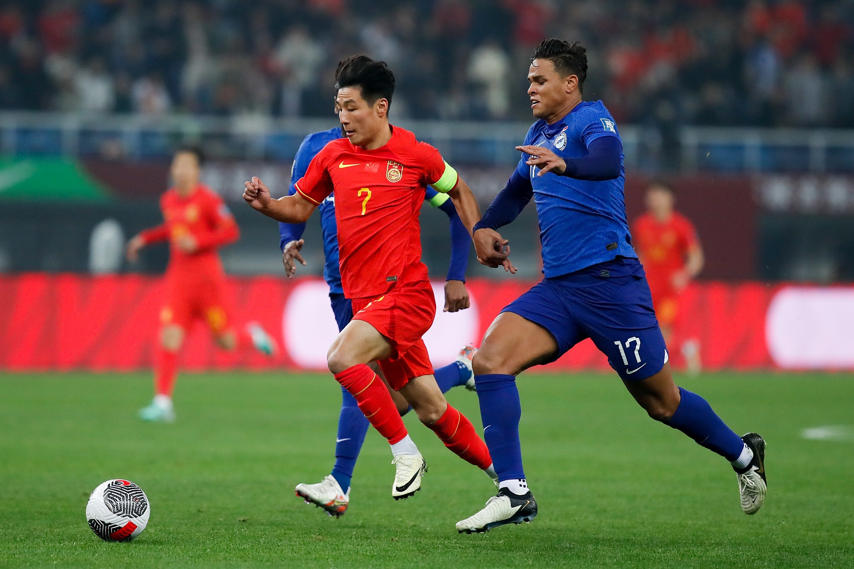 关于郑州队在主场与大连一方-战平，双方不分胜负的信息