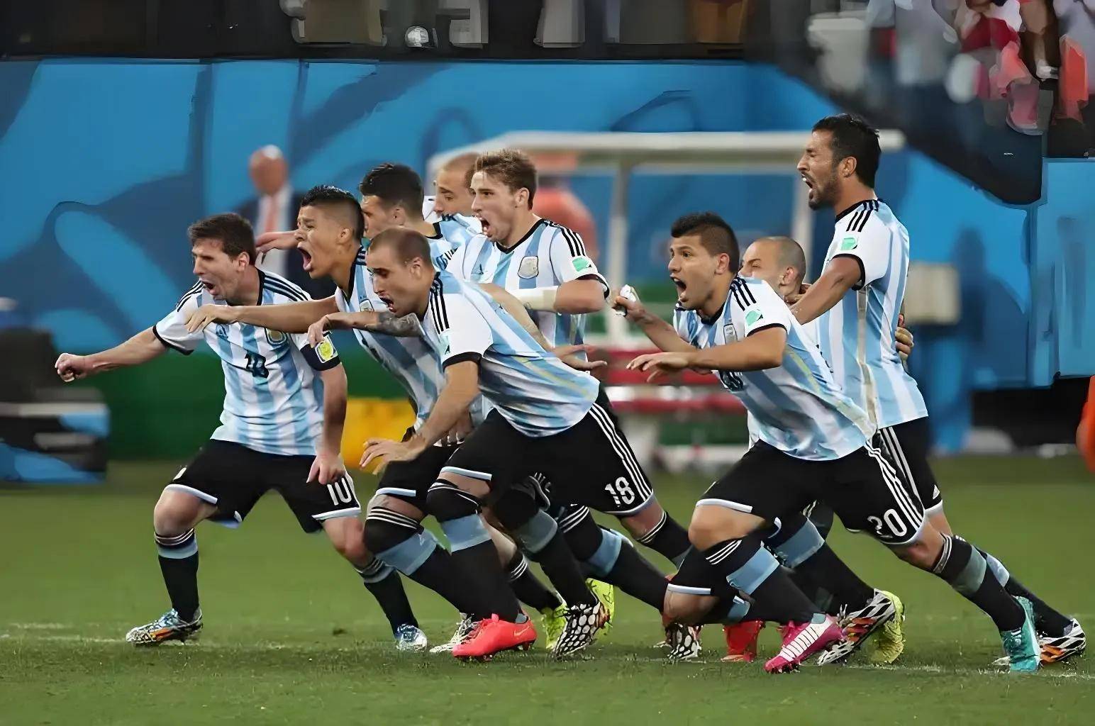 包含阿根廷遭遇加拿大：南美强队遇强对手艰难晋级的词条