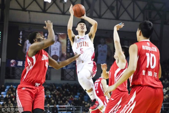 包含福州黄龙客场战胜实力强大的球队，积分榜上逐渐攀升的词条