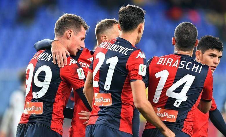 博洛尼亚队员奋勇拼搏，争取胜利