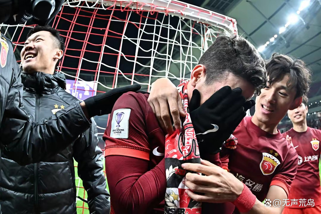 精彩瞬间回放，球迷陶醉其中