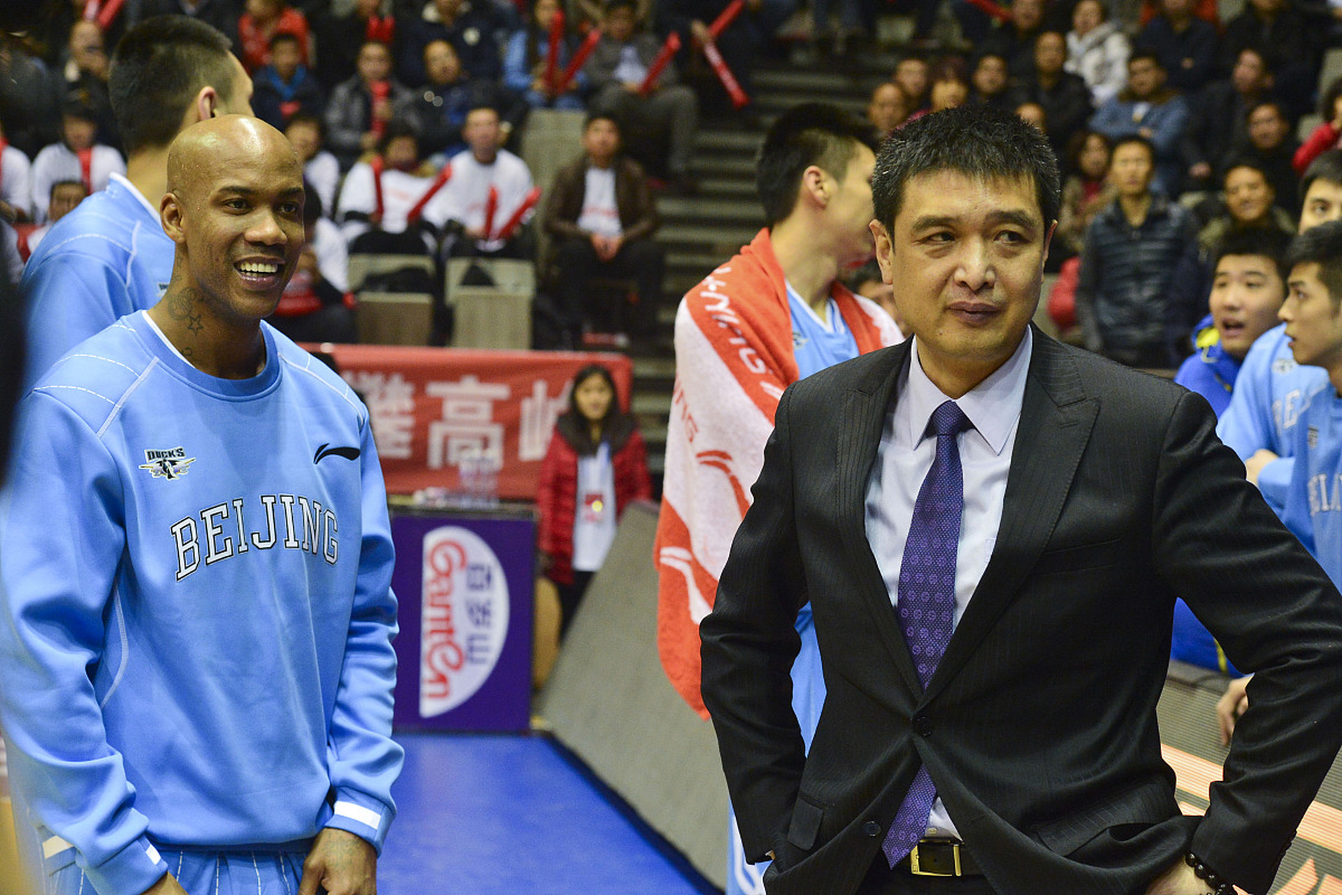 球队在比赛中展现出了团队精神