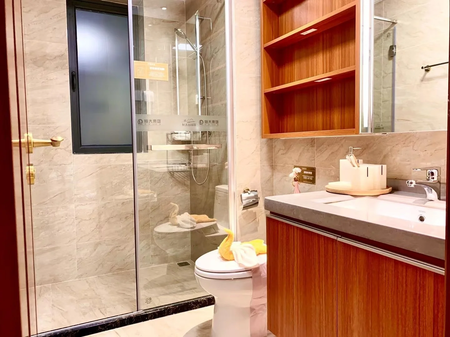 鸿运贵族迎战恒大，实力对垒