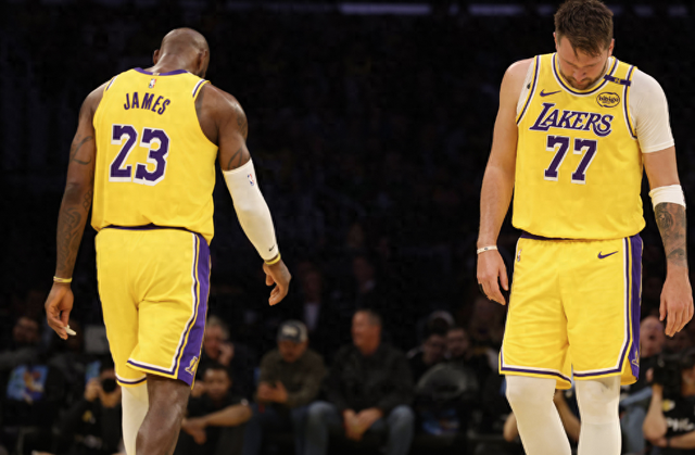 湖人胜出长人对决，詹皇表现超群霸气侧漏