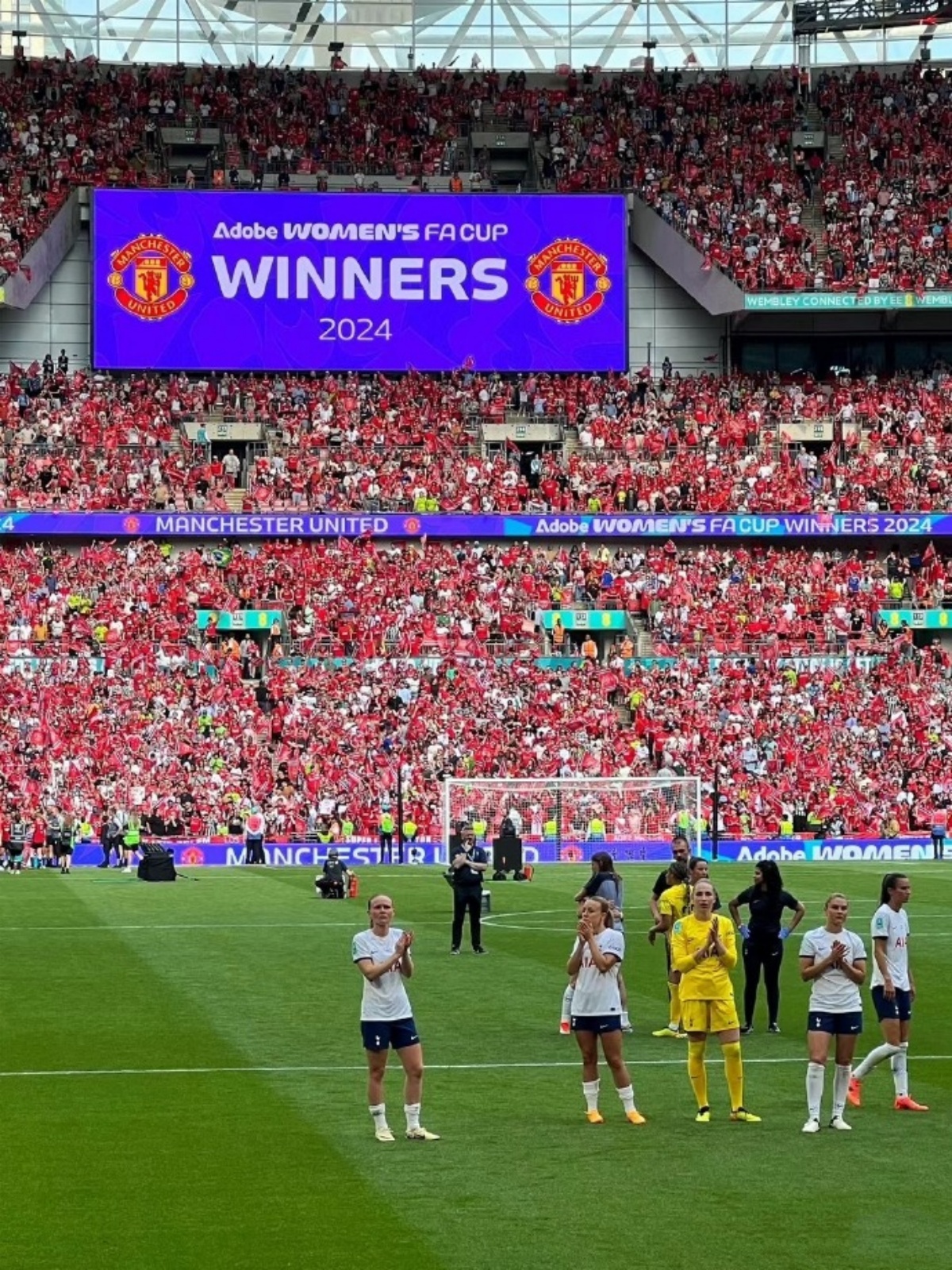 精彩的足球赛事正在吸引目光