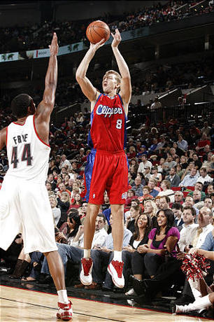 包含俄罗斯篮球联赛新闻：勒夫斯基队击败对手的词条