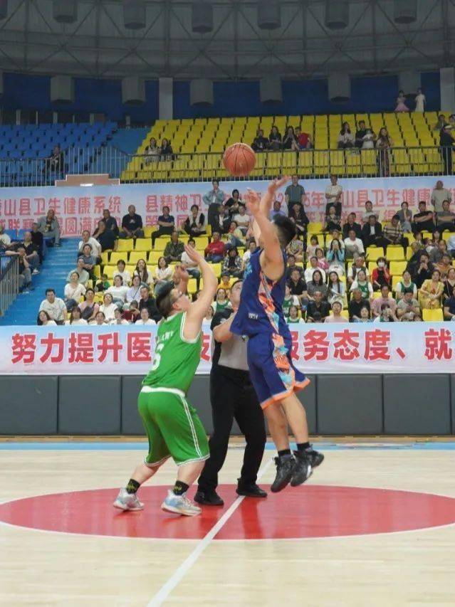 关于实况报道：欧预赛战场上悬念丛生，胜负未定的信息