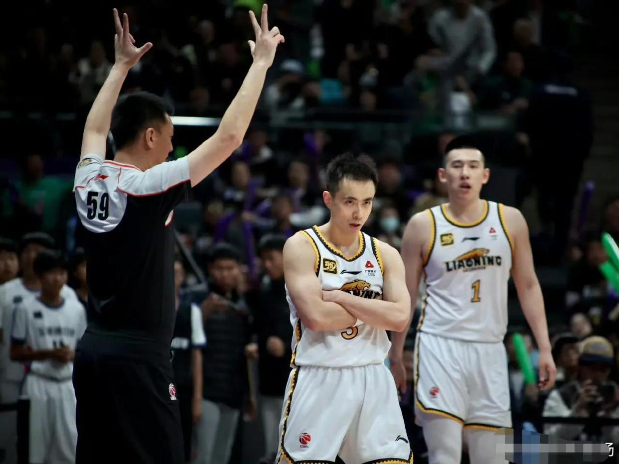 辽宁男篮大胜对手，领跑赛季胜利榜