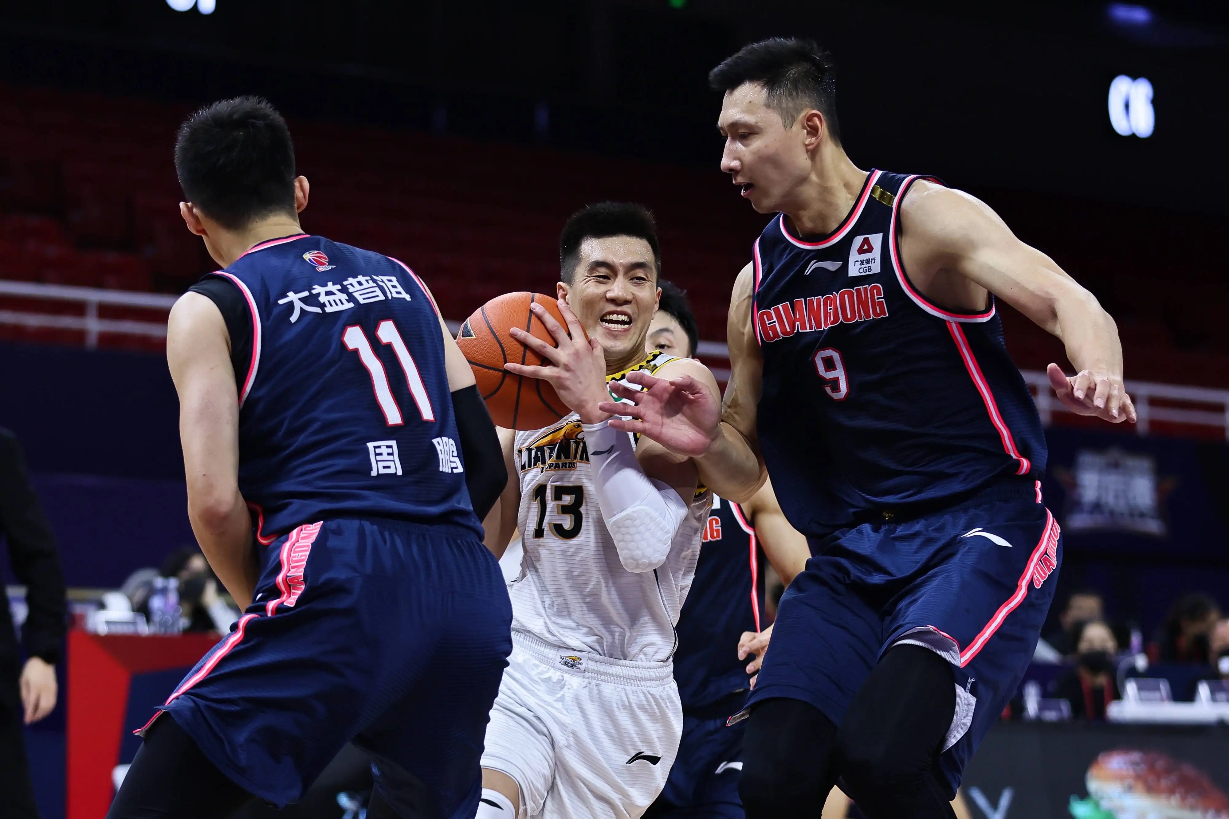 山东队在主场战胜辽宁队，实现胜利反转