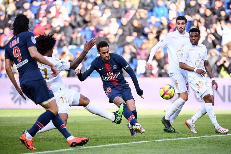 足球豪门将在比赛中展示实力