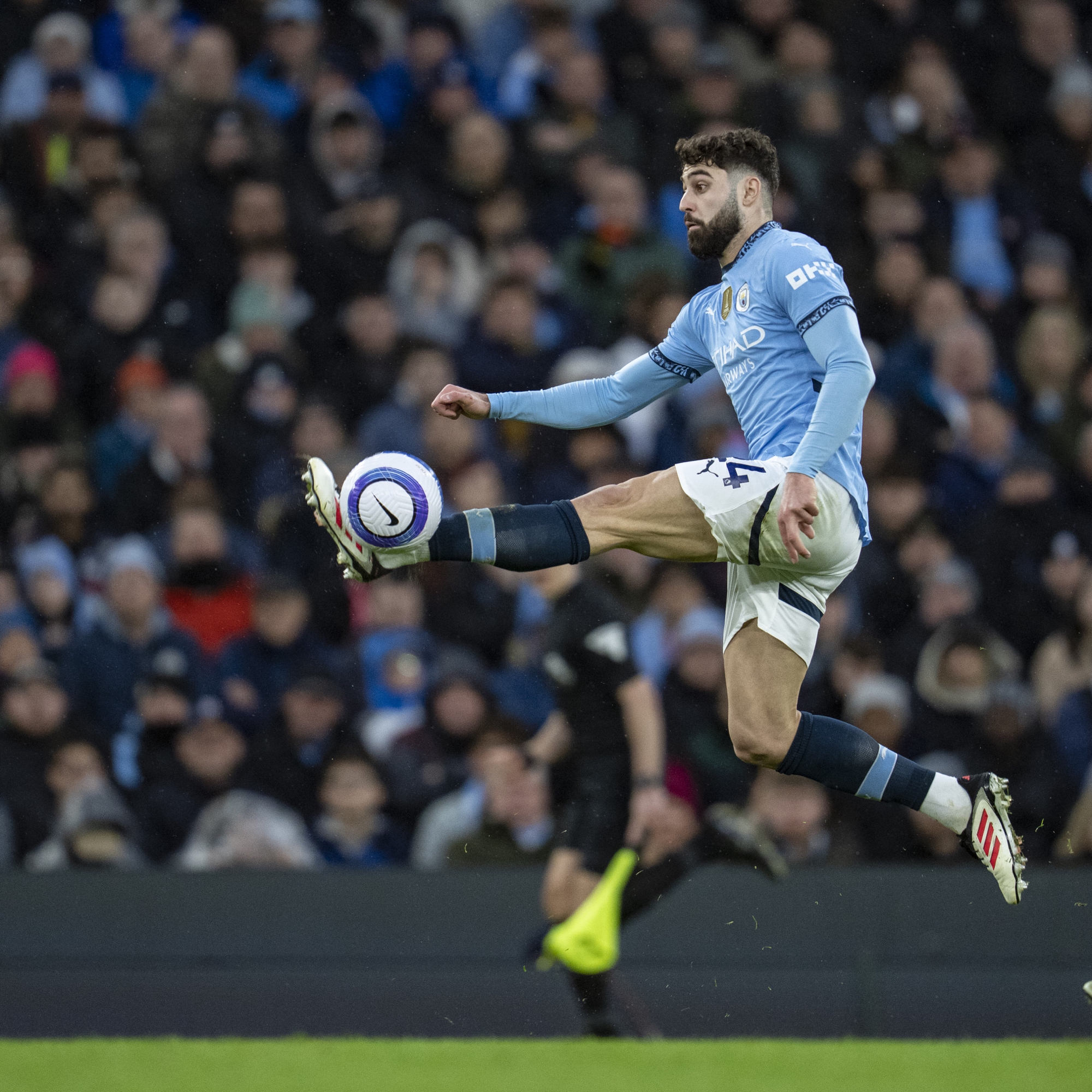 关于足球巨星技惊四座，精彩瞬间轮番上演的信息