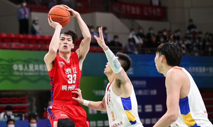 关于足球巨星技惊四座，精彩瞬间轮番上演的信息