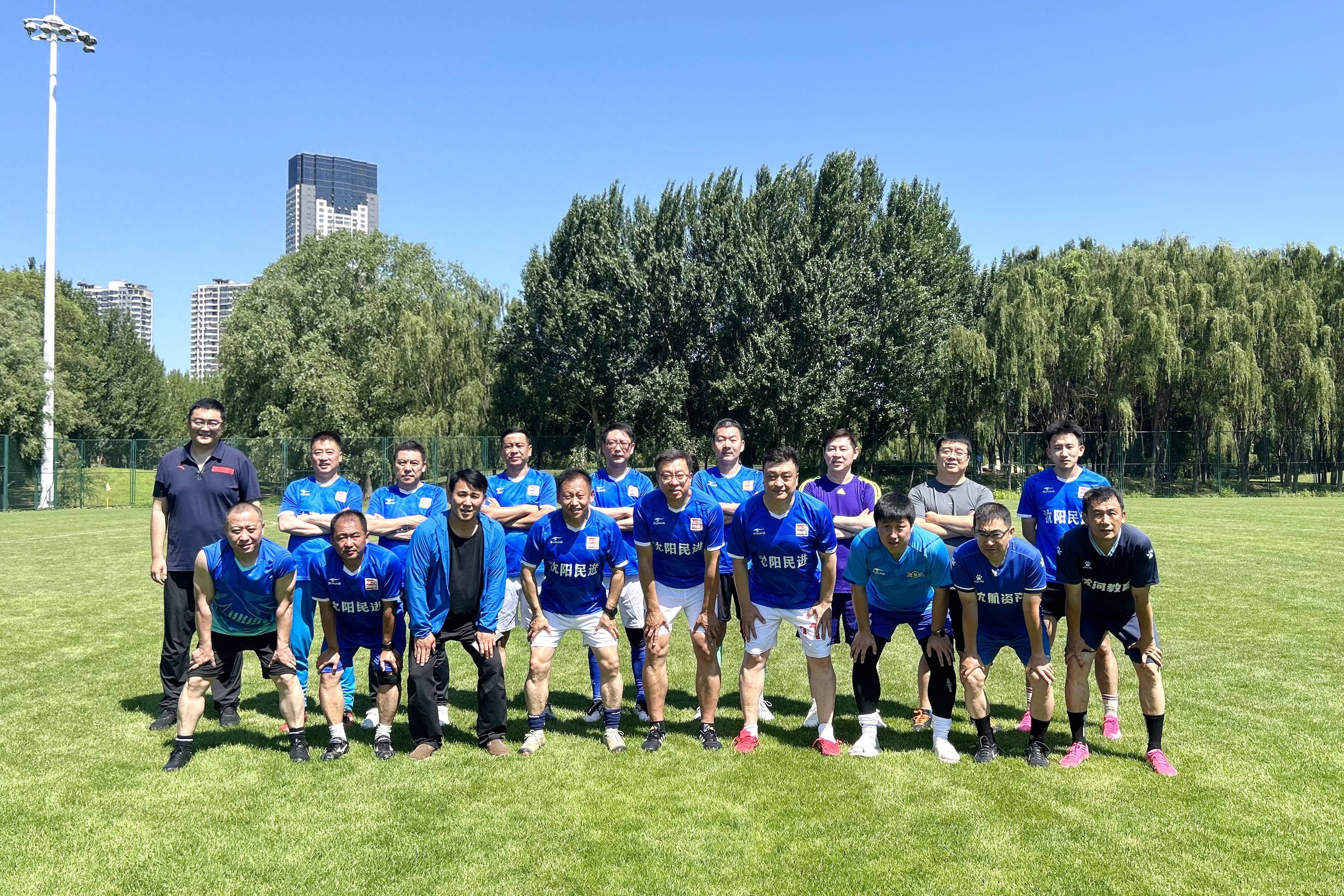 足球赛场上奋勇作战，比赛结果扭转乾坤的简单介绍