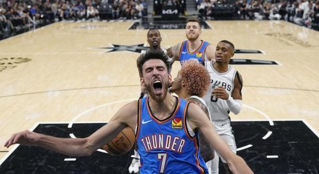 雷霆队客场逆转马刺队，保罗发威助球队取胜