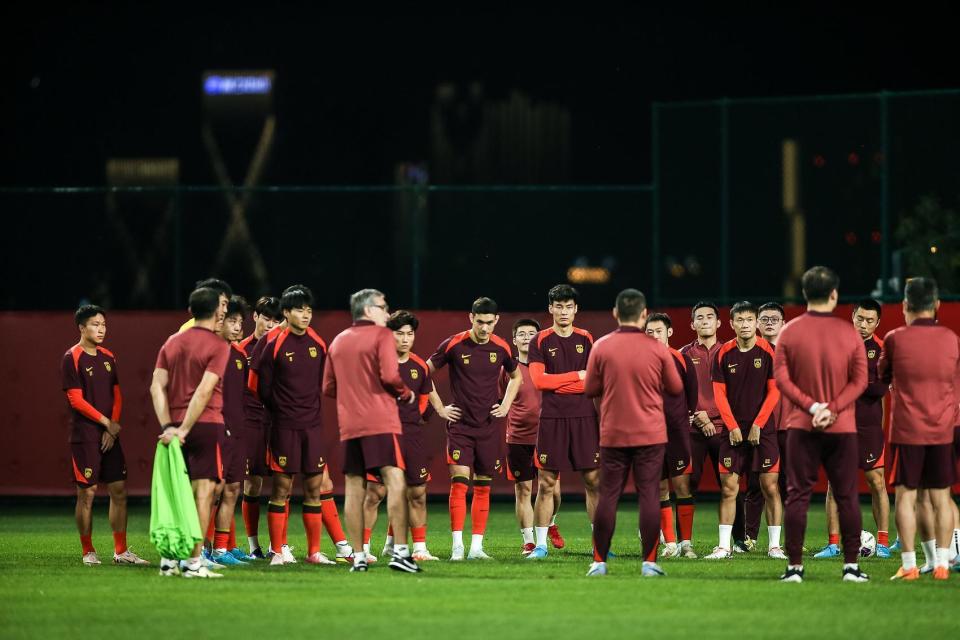 国际足球友谊赛踢出欢乐风采，中国队全力以赴