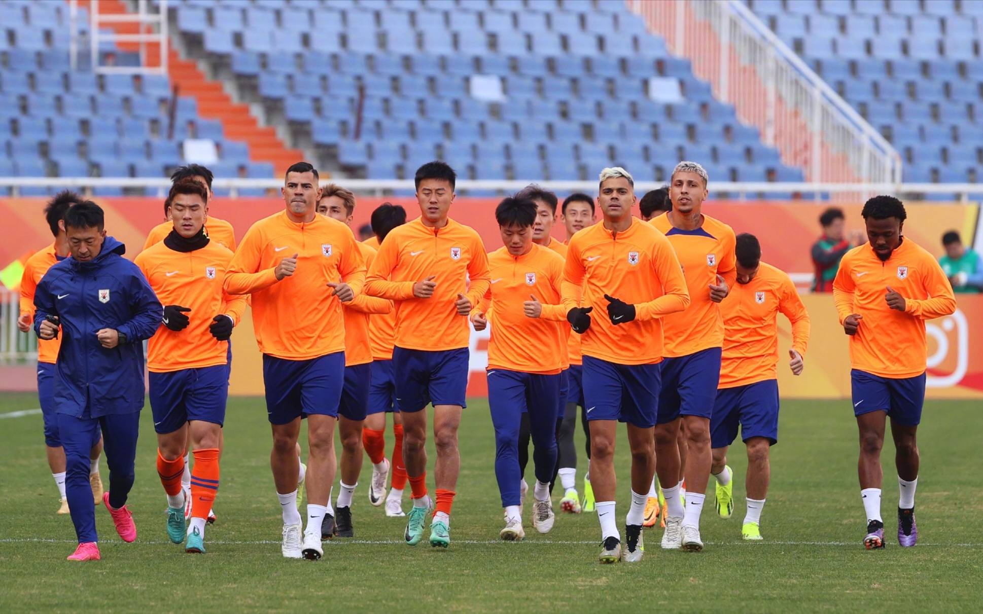 小牛队主教练公布战术计划,备战下一场比赛 小牛队主教练公布战术计划,备战下一场比赛