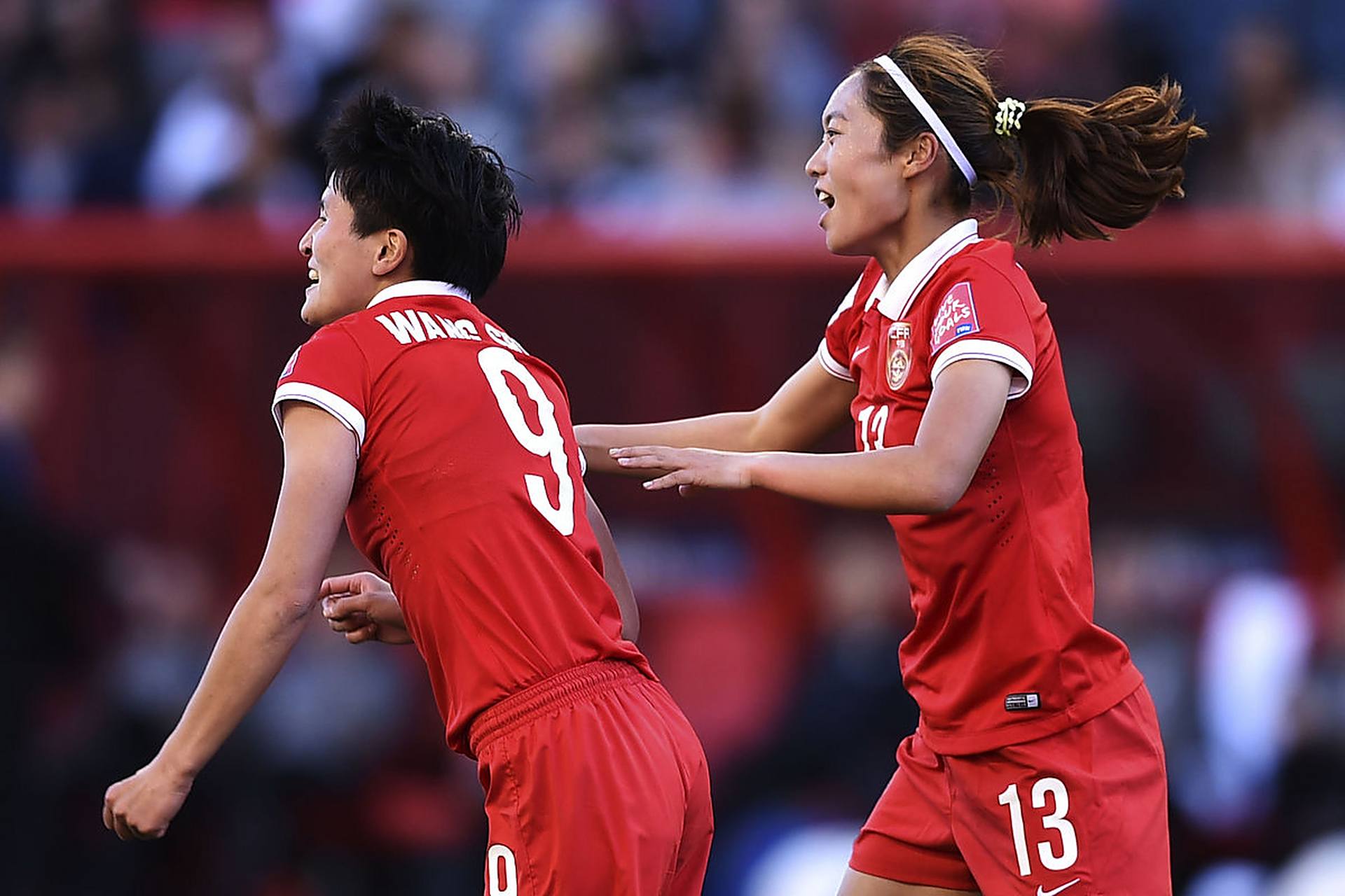 关于足球女将备战关键比赛，迅速调整状态的信息