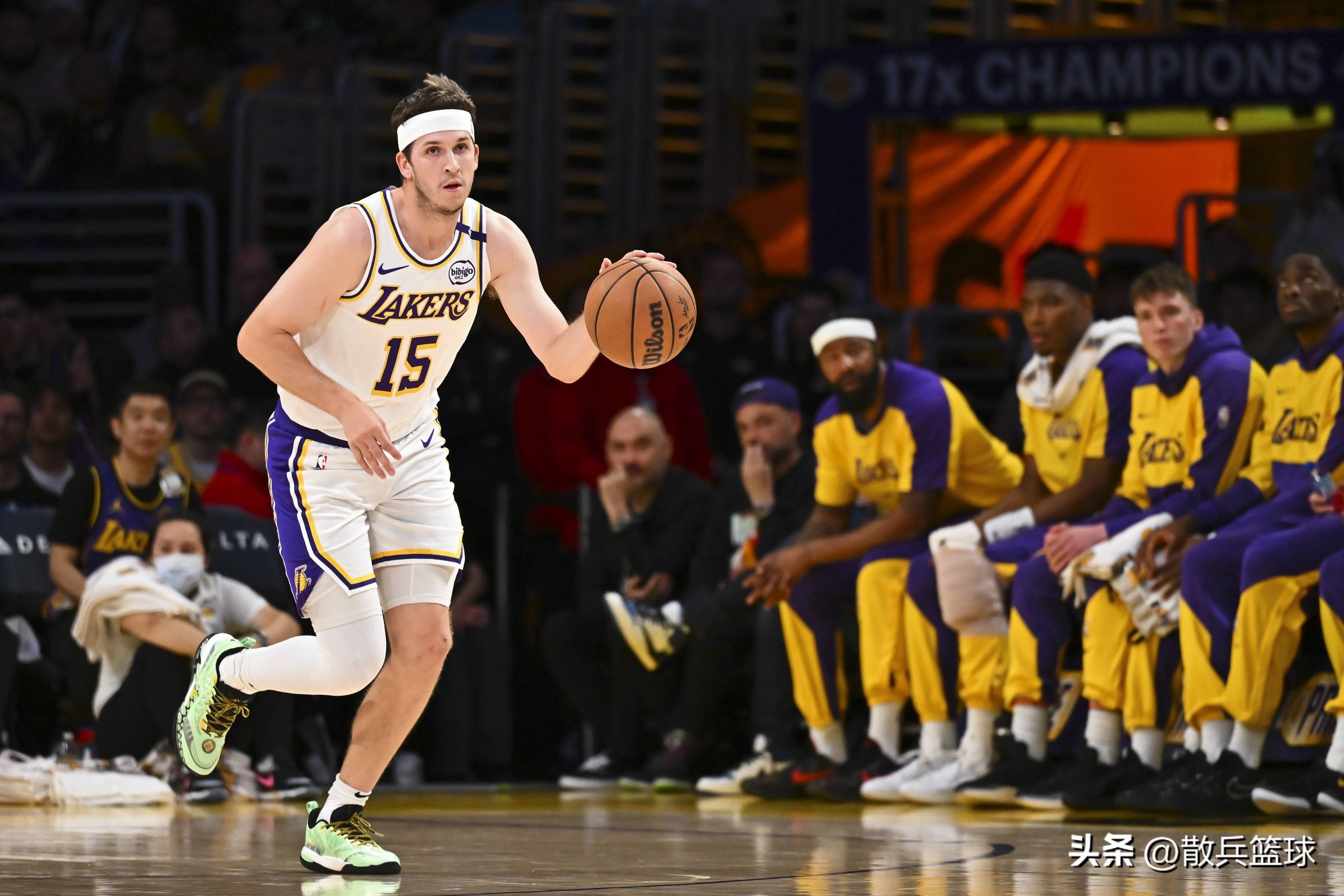 黄蜂主场大败湖人局面一度失控 黄蜂主场大败湖人局面一度失控