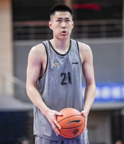 福建球队实力逐渐提升,正面临为下一场比赛做准备的关键时刻的简单介绍 福建球队实力逐渐提升,正面临为下一场比赛做准备的关键时刻的简单介绍