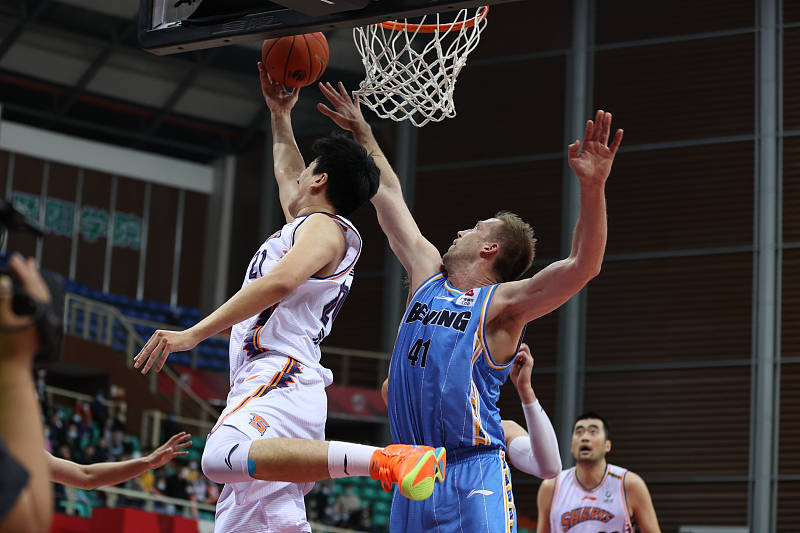 上海惨遭逆转，晋级前景扑朔迷离的简单介绍