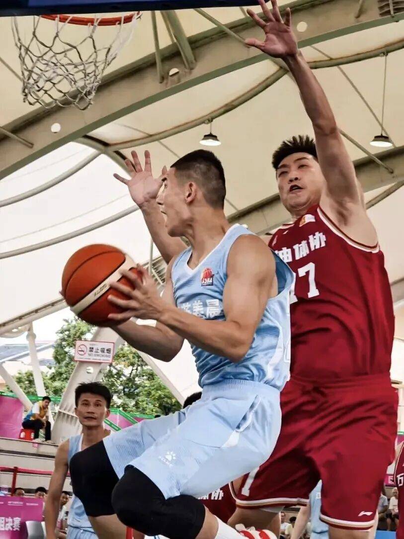 激动人心的篮球联赛战况引发热议！