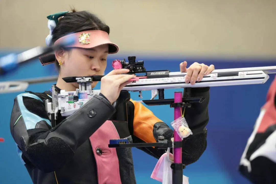 中国选手在射击比赛中获得铜牌