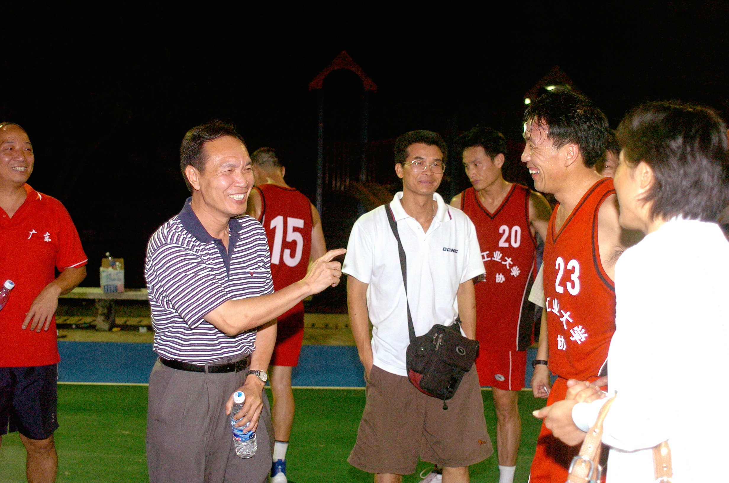 包含非洲篮球冠军队成为全国杯赛夺冠者的词条