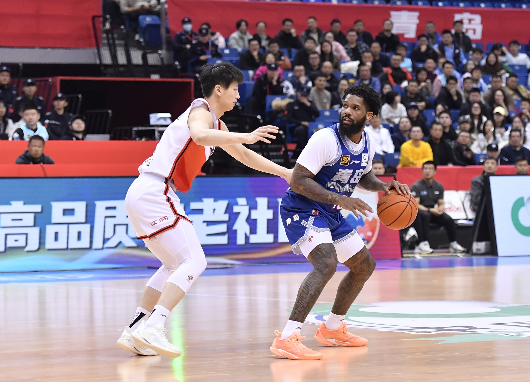 包含江苏男篮战胜强敌，展现出团队实力的词条