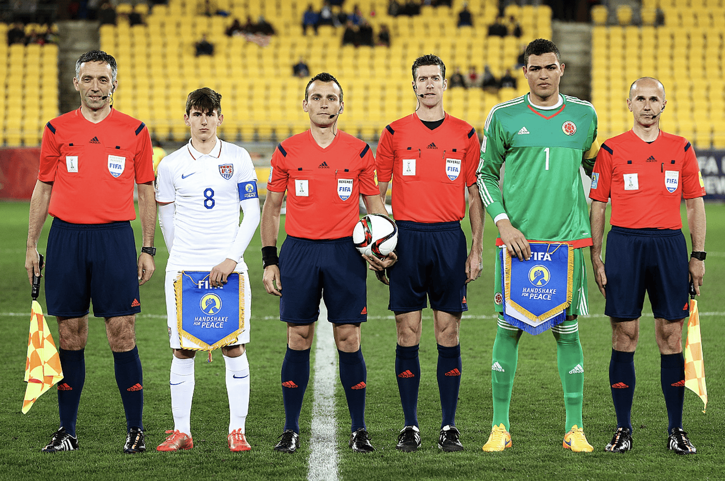 包含科索沃国家队在比赛中大获比分优势的词条