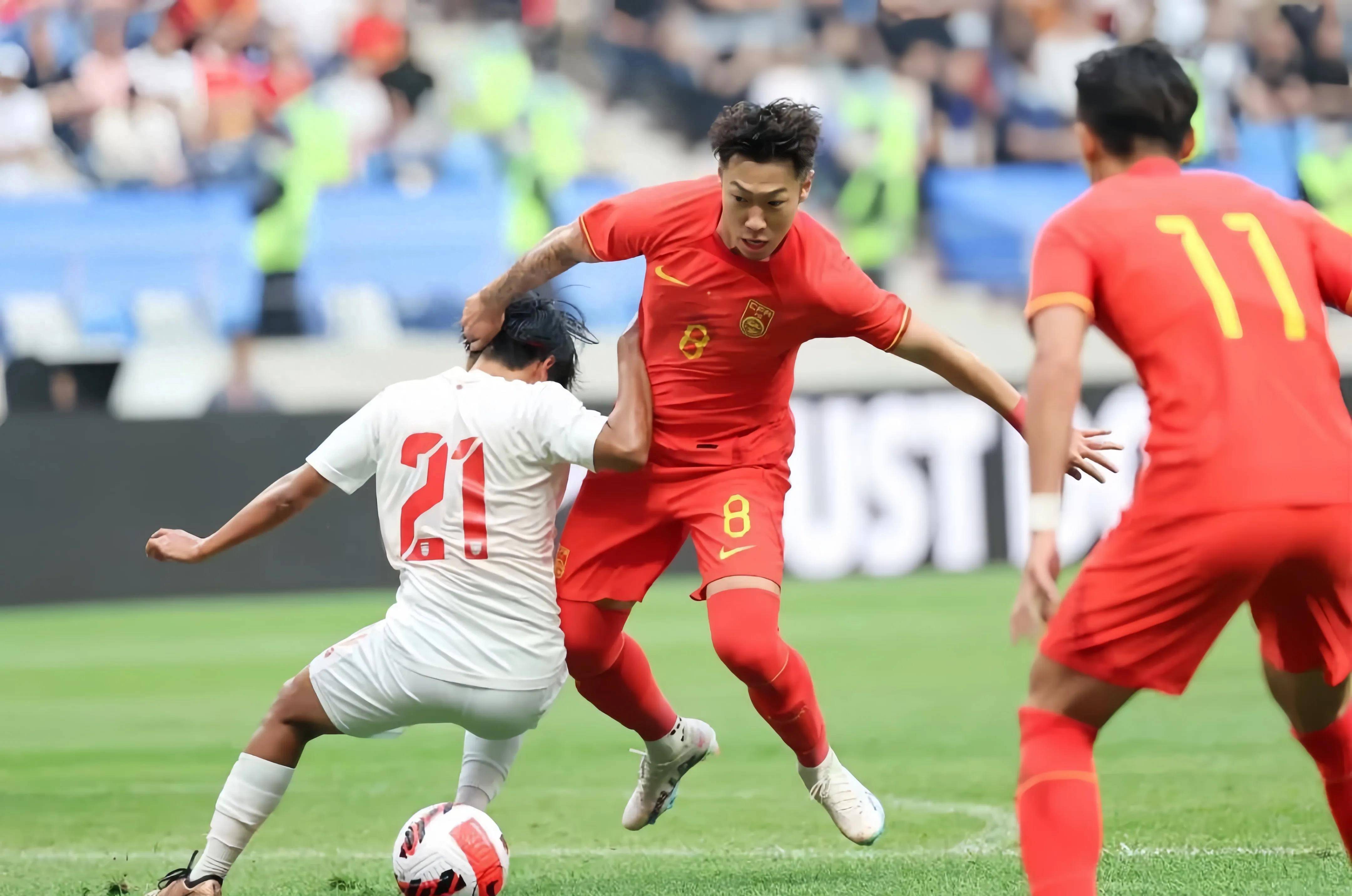 足球比赛中中国代表队崭露头角 足球比赛中中国代表队崭露头角